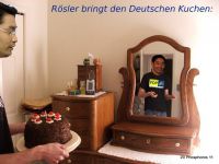 DH-Roesler_bringt_Kuchen